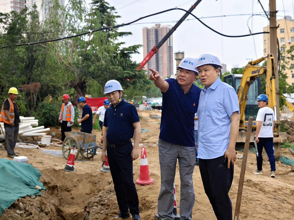鄭州市建設投資集團有限公司副總經(jīng)理張巖到鄭州建投通訊管線(xiàn)有限公司開(kāi)展安全生產(chǎn)檢查